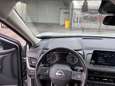 Used 2025 Nissan Rogue SV FWD image 58