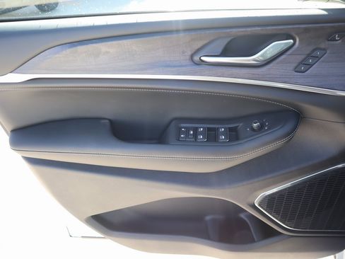 New 2025 Jeep Grand Cherokee L Overland w/ Luxury Tech Group IV image 18