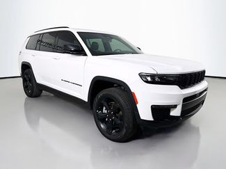 Used 2025 Jeep Grand Cherokee L Limited w/ Black Appearance Package AWD/4WD video 1