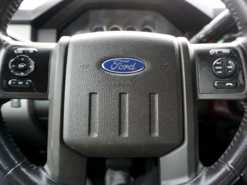 Used 2014 Ford F350 Lariat image 18
