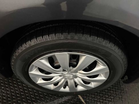 Used 2013 Toyota Corolla LE image 12