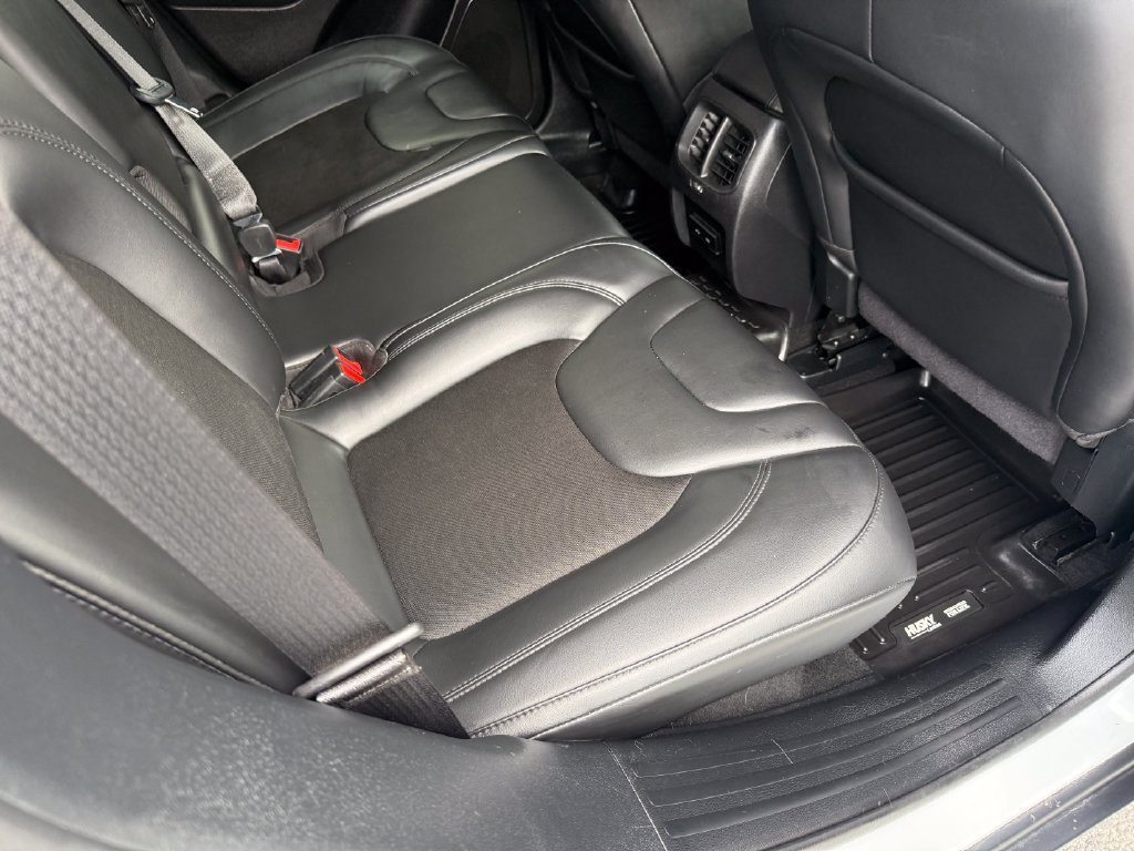 Used 2020 Jeep Cherokee Latitude Plus AWD/4WD image 37
