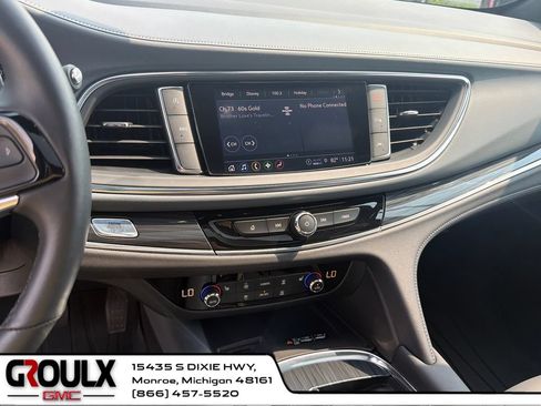 Used 2023 Buick Enclave Essence w/ Sport Touring Edition AWD/4WD image 18