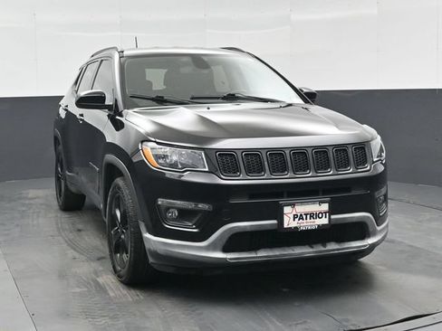 Used 2018 Jeep Compass Latitude FWD image 28
