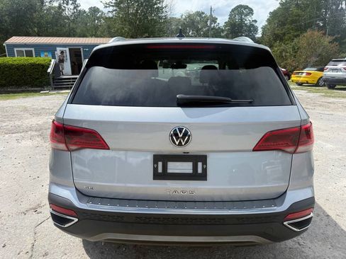 Used 2023 Volkswagen Taos SE w/ Panoramic Sunroof Package FWD image 6