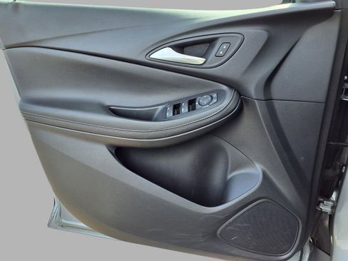 Used 2025 Buick Encore GX Preferred FWD image 19