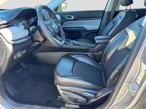 Used 2022 Jeep Compass Latitude image 8