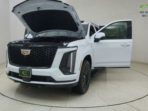 Used 2026 Cadillac Escalade Platinum Sport AWD/4WD image 76