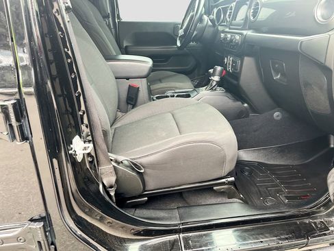 Used 2020 Jeep Wrangler Unlimited Sahara AWD/4WD image 29