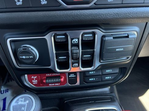 New 2025 Jeep Gladiator Sport image 33