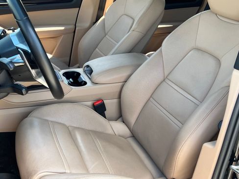 Certified 2022 Porsche Cayenne AWD/4WD image 5