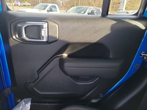 New 2025 Jeep Gladiator Sport image 18