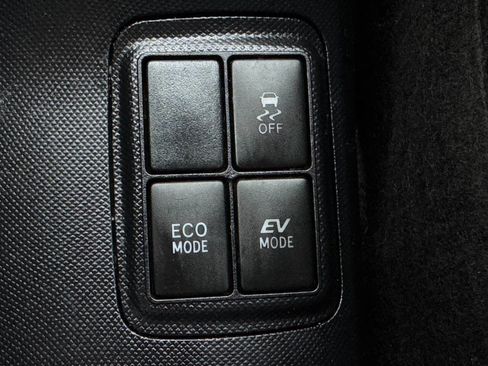 Used 2016 Toyota Prius C Two image 22