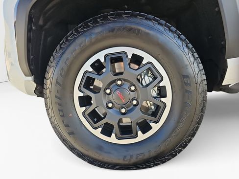 Certified 2025 Toyota Tacoma TRD Off-Road AWD/4WD image 23