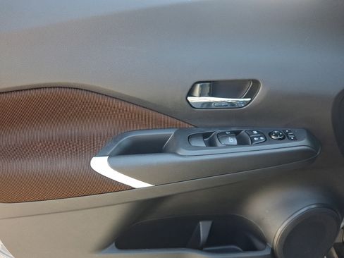 Certified 2023 Nissan Kicks SR FWD image 12
