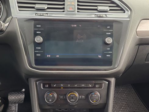 Used 2019 Volkswagen Tiguan SE image 18