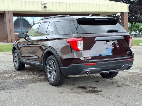 Used 2023 Ford Explorer XLT w/ Equipment Group 202A AWD/4WD image 3