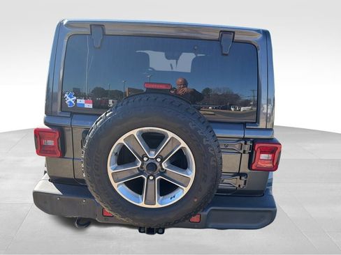Used 2019 Jeep Wrangler Unlimited Sahara image 5