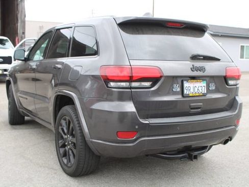 Used 2019 Jeep Grand Cherokee Altitude RWD image 3