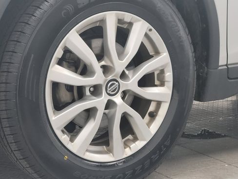 Used 2019 Nissan Rogue SV FWD image 31