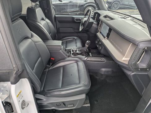 Used 2025 Ford Bronco Outer Banks AWD/4WD image 8