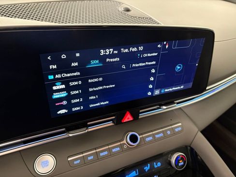 Used 2024 Hyundai Elantra Blue image 24