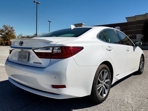 Used 2017 Lexus ES 300h image 42