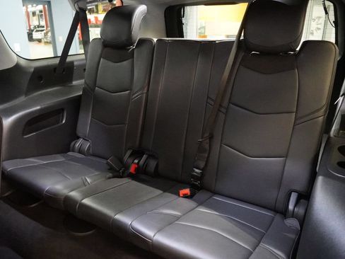 Used 2018 Cadillac Escalade ESV Luxury AWD/4WD image 21