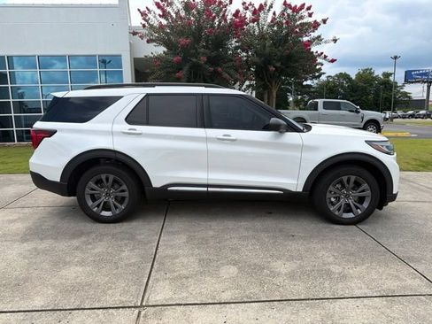 Used 2025 Ford Explorer Active w/ Active Comfort Package AWD/4WD image 8