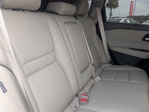 Used 2023 Nissan Rogue SL w/ SL Premium Package image 32