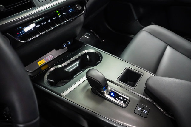Certified 2025 Lexus UX 300h FWD w/ Accessory Package (Z2) image 16