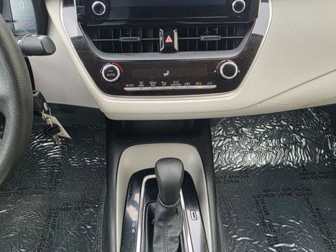 Used 2020 Toyota Corolla LE FWD image 16