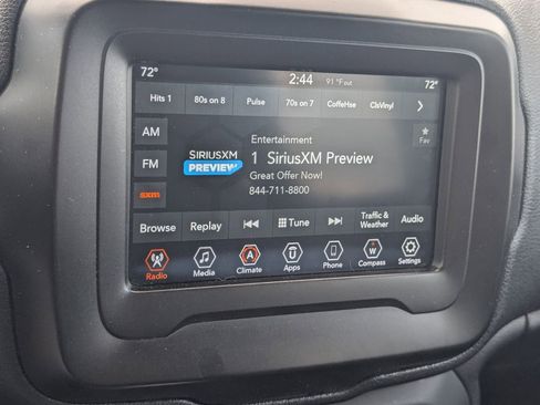 Used 2021 Jeep Renegade Latitude FWD image 9