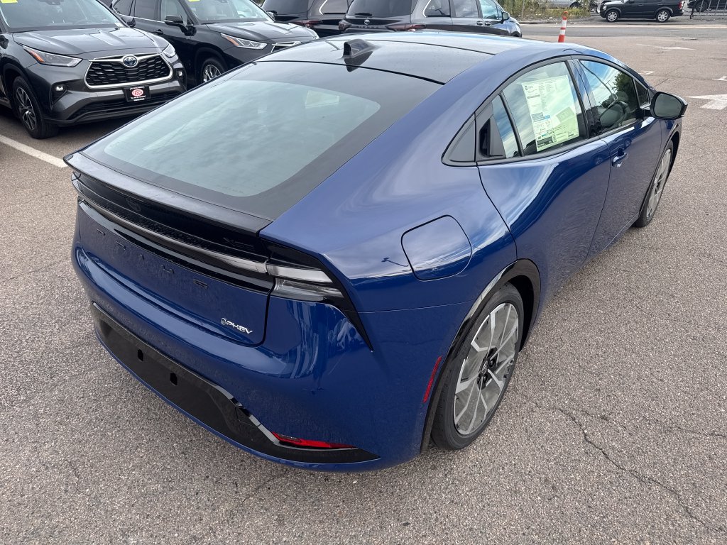 New 2027 Toyota Prius Plug-In Hybrid FWD image 7