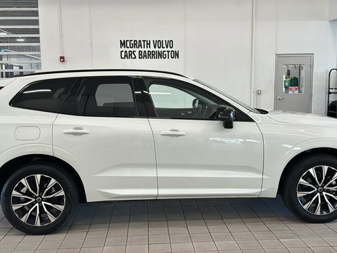 Used 2025 Volvo XC60 B5 Plus AWD/4WD image 4