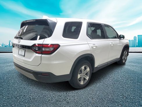 Certified 2025 Honda Pilot EX-L image 5