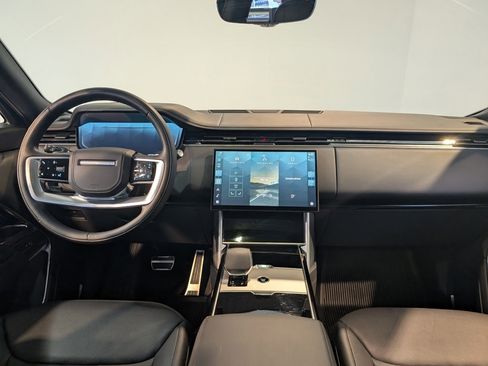 Used 2024 Land Rover Range Rover Long Wheelbase SE image 15
