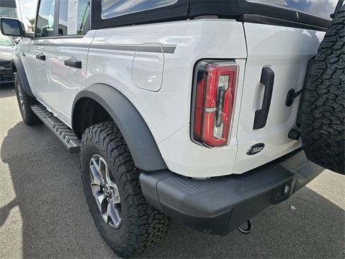 Used 2024 Ford Bronco Badlands image 9