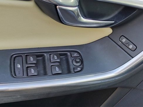 Used 2016 Volvo S60 T5 Premier image 9