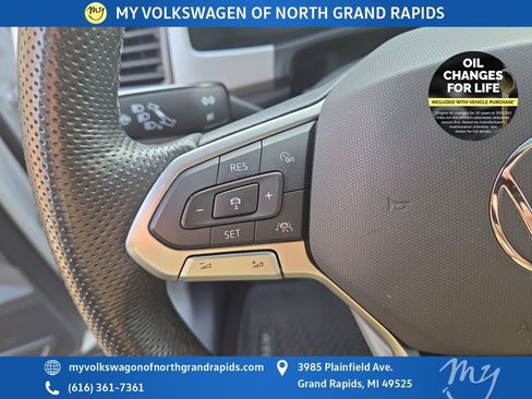 Used 2023 Volkswagen Atlas Cross Sport SEL R-Line image 15