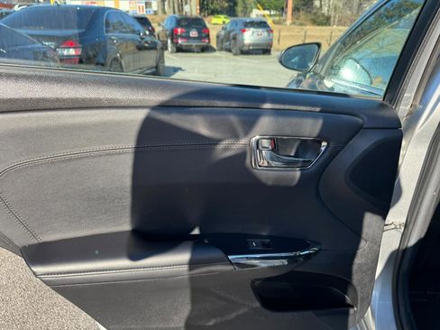 Used 2016 Toyota Avalon Touring image 29