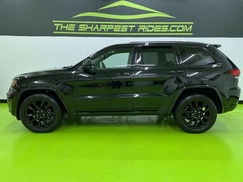Used 2018 Jeep Grand Cherokee Altitude AWD/4WD image 6