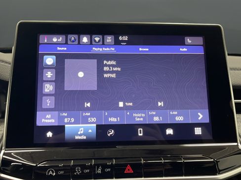 Used 2024 Jeep Compass Latitude w/ Sun and Sound Group AWD/4WD image 15