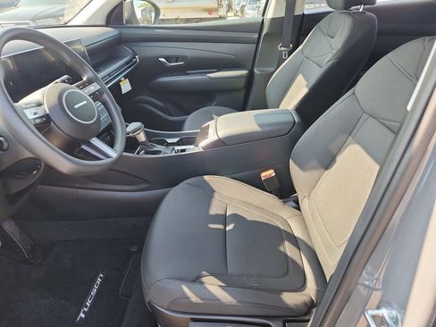 Used 2025 Hyundai Tucson SE image 9