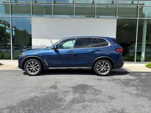 Used 2022 BMW X5 xDrive40i w/ Premium Package AWD/4WD image 2