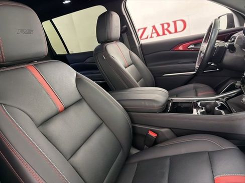 Used 2024 Chevrolet Traverse RS FWD image 16
