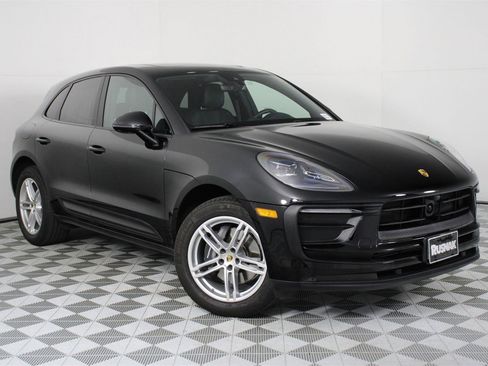 Certified 2025 Porsche Macan image 9