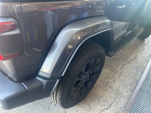 Used 2025 Jeep Wrangler Unlimited Sahara AWD/4WD image 19