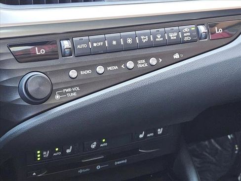 Used 2020 Lexus ES 300h w/ Premium Package FWD image 17