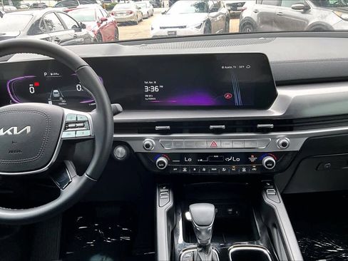 Used 2024 Kia Telluride S image 7